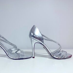 High heel silver shoes size 6